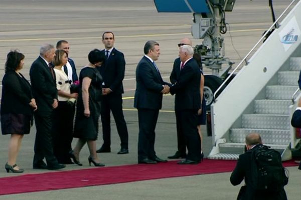 Mike Pence Gürcistan'da