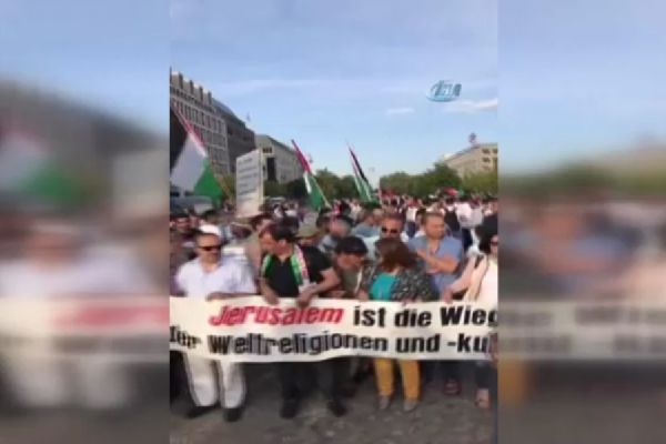 Berlin'de Filistinliler için destek yürüyüşü