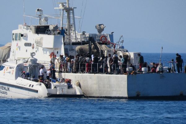 Çanakkale'de 60 kaçak göçmen yakalandı