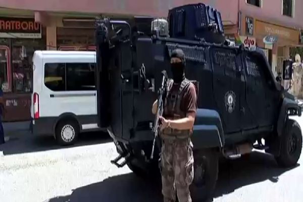 İstanbul'da helikopter destekli terör operasyonu