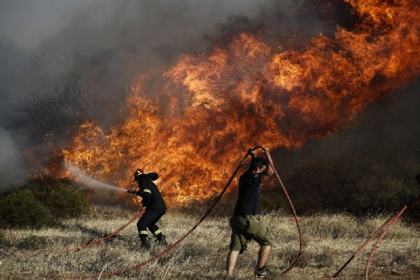 Atina'da yangın çıktı