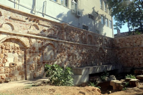 Kaçak antik tiyatro kazısı iddiası