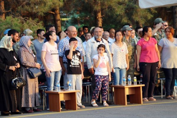 Şehit binbaşının çocukları ağlattı