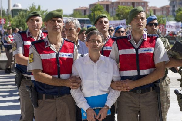 AK Parti davayı 37 milletvekiliyle izliyor