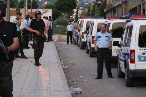 Uyuşturucu tacirlerine şafak operasyonu