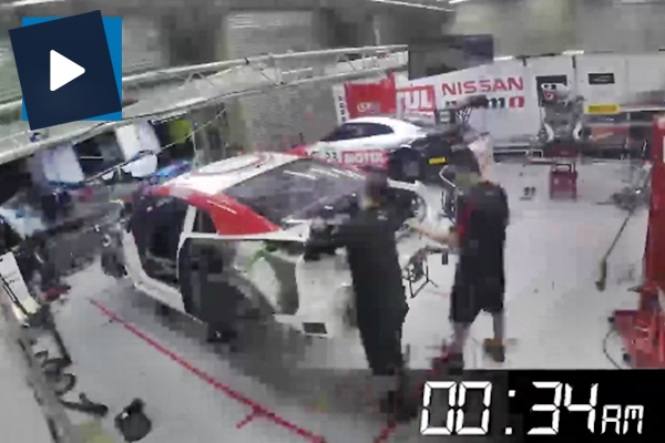 Hasarlı aracı 12 saatte tamir ettiler!