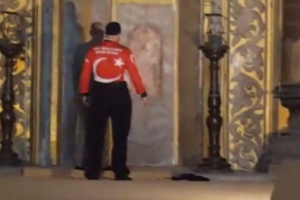 Ayasofya'nın içinde namaz kıldılar