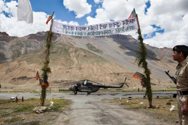 Çin sınırını ihlal eden Hint askerlerin sayısı 400'ü geçti