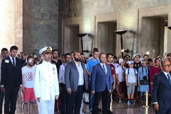 Trabzonspor'dan Anıtkabir'i ve 15 Temmuz Şehitler Anıtı'nı ziyareti