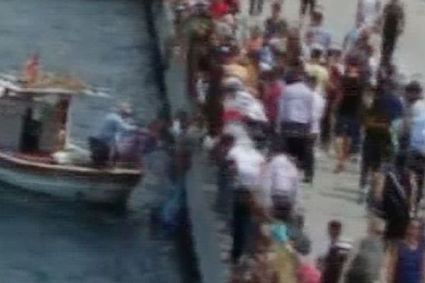 İstanbul'da denize düşen kadını vatandaşlar kurtardı