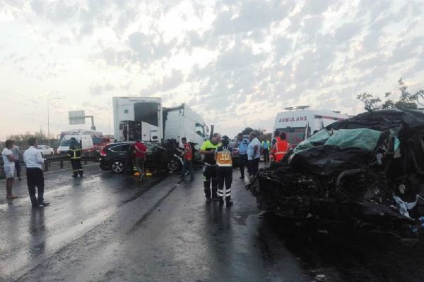Kocaeli TEM otoyolunda katliam gibi kaza: 6 ölü