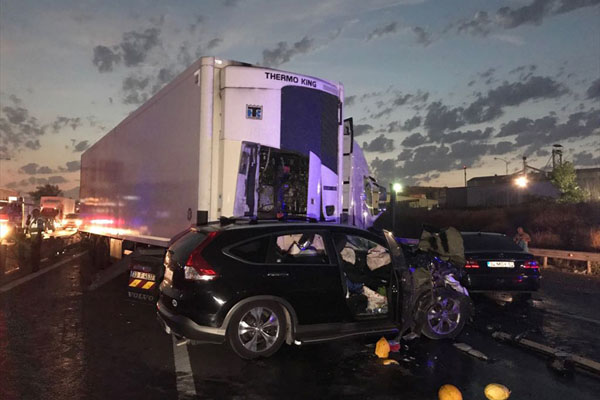 Gebze'de feci kaza: 6 ölü 1 yaralı!