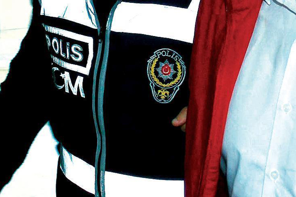 Eski İstihbarat Şube Müdürü tutuklandı!