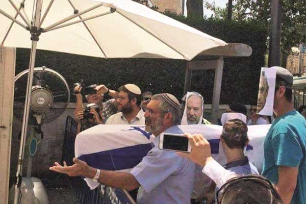 Fanatik Yahudilerden 'dedektörler kalkmasın' eylemi