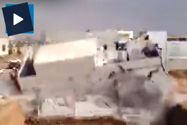 Bina bir anda yerle bir oldu!