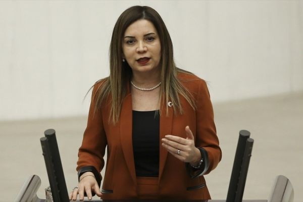 MHP'li Arzu Erdem: Öğrencilere 'adab-ı muaşeret' dersi verilsin