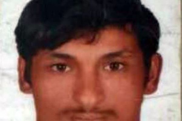 Tavuk sebebiyle evlat katili oldu