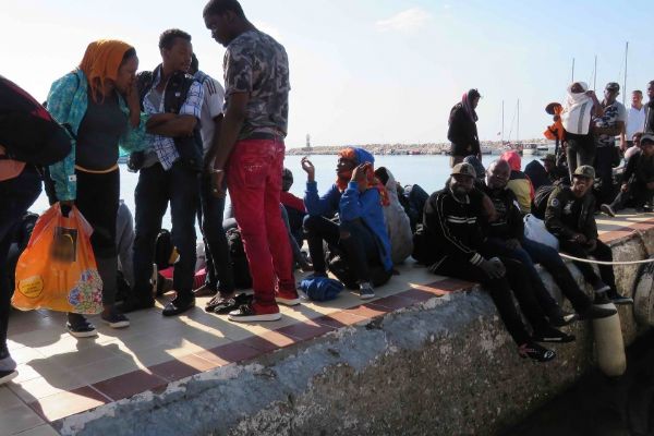 İzmir'de 91 kaçak göçmen yakalandı