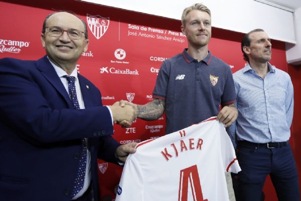 Simon Kjaer Sevilla'ya imzayı attı