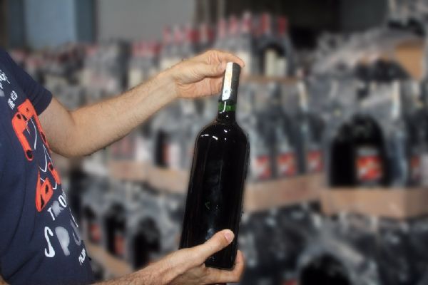 9 ilde içki fabrikalarına baskın yapıldı: Zarar 20,5 milyon