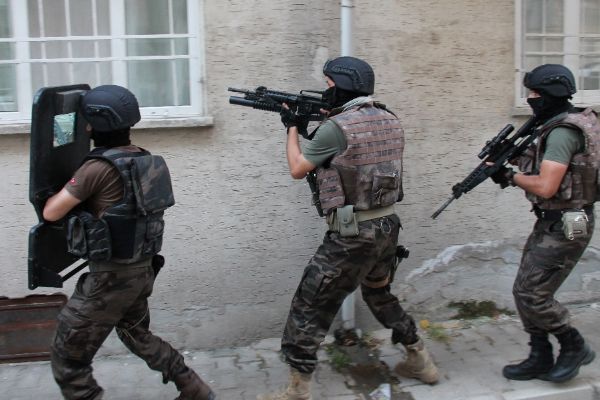 Gaziantep'te DEAŞ'ın deposuna baskın: 102 çuval amonyum nitrat !