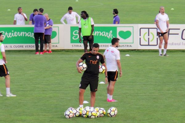 Galatasaray, Avusturya kampı devam ediyor
