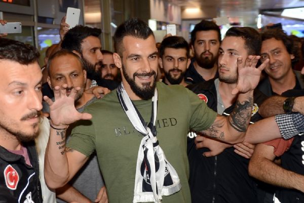 Yeni transfer Negredo İstanbul'da