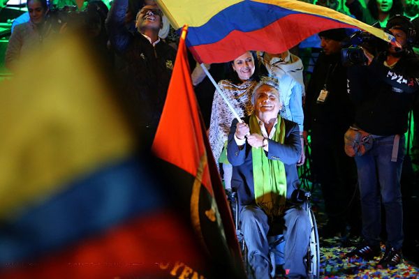 Lenin moreno, yardımcısının yetkilerini elinden aldı