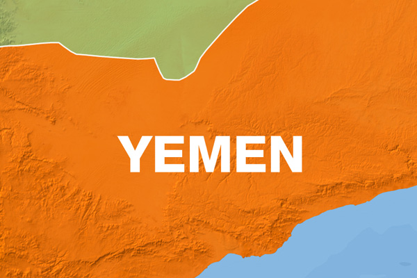 Suudi Arabistan Yemen'e bomba yağdırdı!