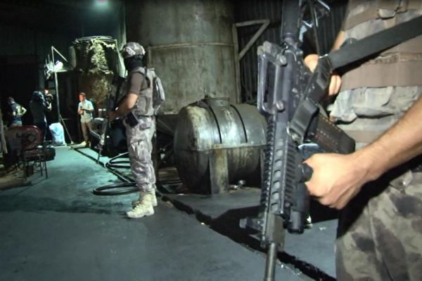 İstanbul'da özel harekat destekli operasyon: 13 gözaltına alındı