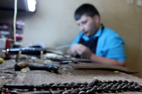 Erzurum'da Oltu taşını ilmek ilmek işliyorlar