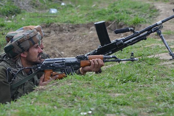 Cammu Keşmir'de çatışma