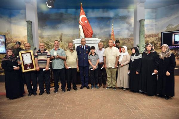 Şehitlerin hikayeleri yürekleri sızlatdı