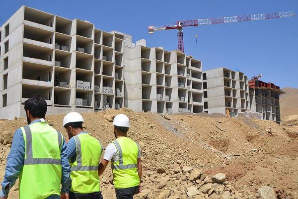 Yüksekova'da terör mağdurları için konutlar yapılıyor