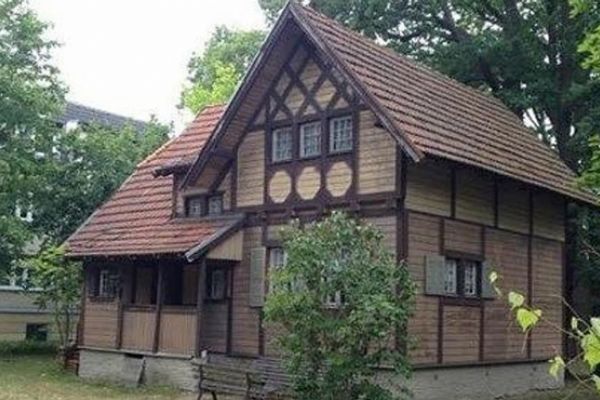 Bu evi alana üstüne para veriyorlar