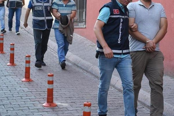 İzmir'deki yeni FETÖ yapılanmasına operasyon