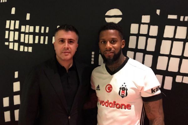 Jeremain Lens siyah beyazlı formayı giydi