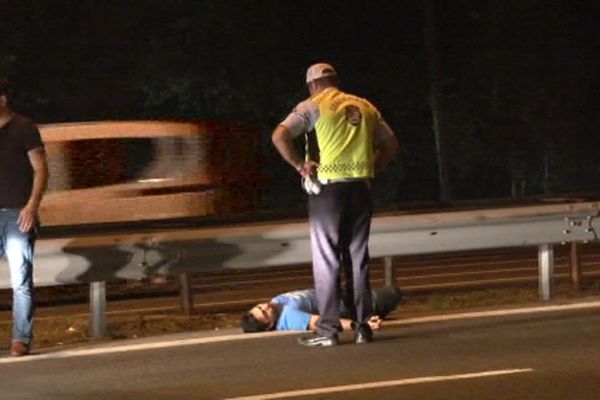 TEM'de kaza yapan sürücü yolun ortasında sızdı