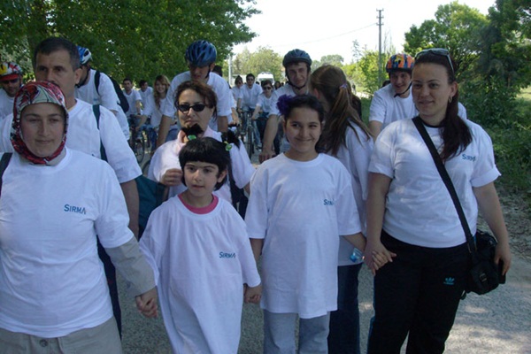 Sırma Su, 'Bedensel Engelliler Bisiklet Turu'na sponsor oldu