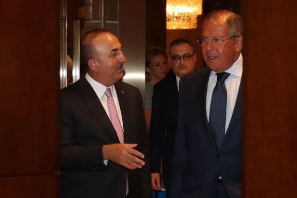 Dışişleri Bakanı Çavuşoğlu Rus mevkidaşı ile bir araya geldi