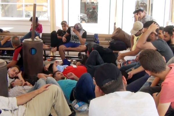 Ege Denizin'de 60 kaçak göçmen yakalandı