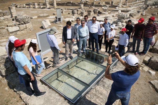 Denizli'de bin 500 yıl önce yıkılan antik kentteki cadde onarılacak