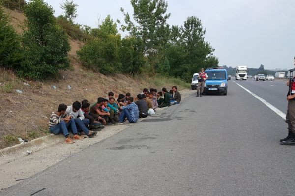 Düzce'de TEM'de mülteci operasyonu