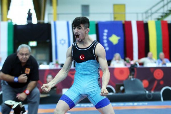 Kamal dünya şampiyonu oldu