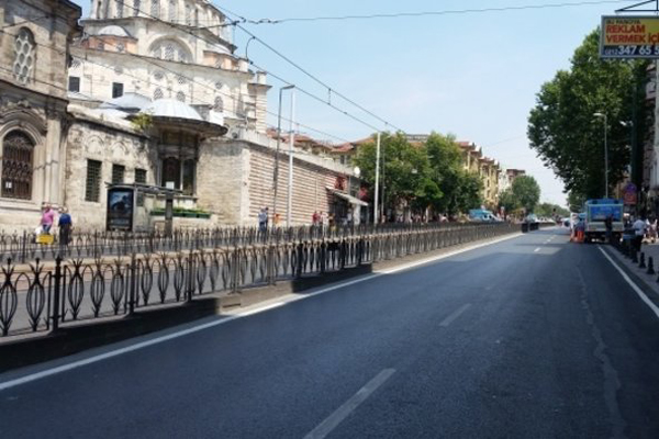 İstanbul Fatih'te ordu caddesi trafiğe kapatıldı