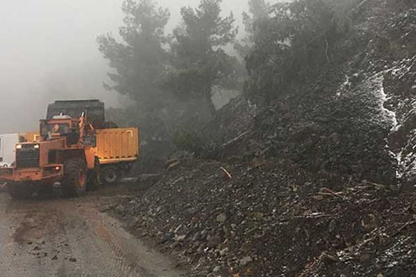 Denizli-Antalya karayolunda heyelan