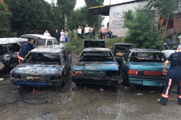 İstanbul 'da park halindeki 6 otomobil yandı