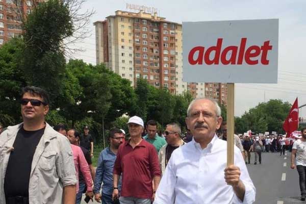 'İstanbul yürüyüşü' kitapçık oldu