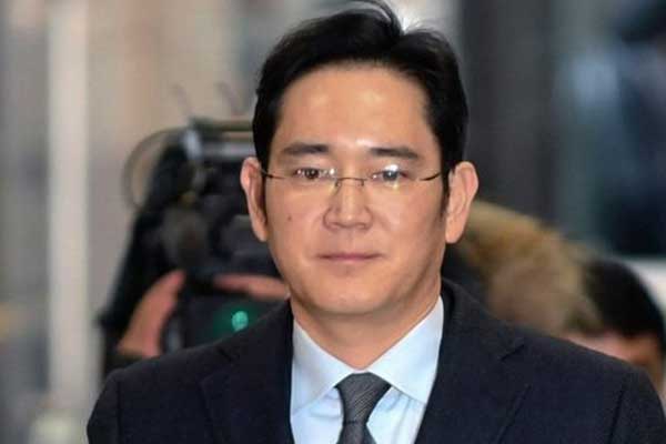 Samsung'un veliahdı için 12 yıl hapis istendi