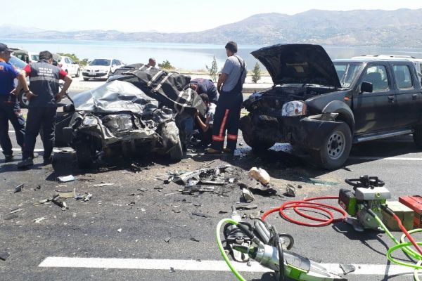 Elazığ'da korkunç trafik kazası: 3 ölü, 2 yaralı